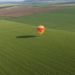 Свободен полет с балон – 30 минути в небесата + видеозаснемане край Правец