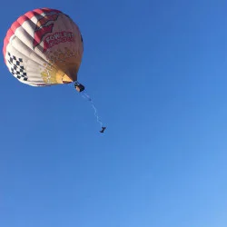 Панорамно издигане с балон край Правец с включено видеозаснемане