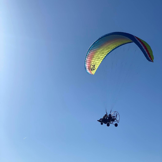 Полет с паратрайк край Правец от Макароон