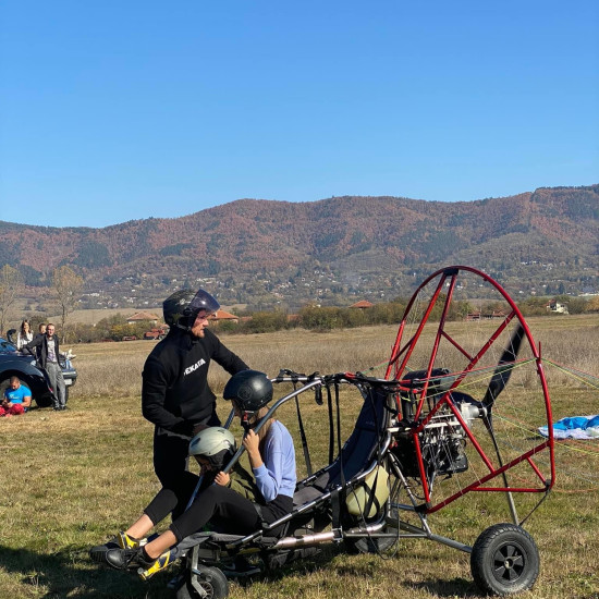 Полет с паратрайк край Правец от Макароон