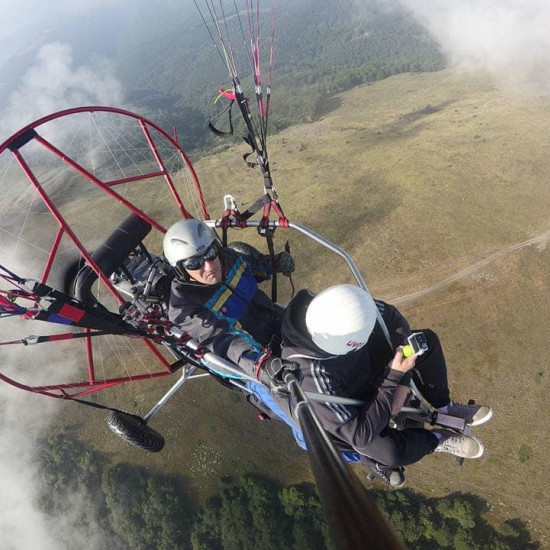 Полет с паратрайк край Правец от Макароон