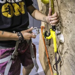 Тренировка горна осигуровка за двама начинаещи в Momentum Indoor Climbing Тренировка горна осигуровка за двама начинаещи в Momentum Indoor Climbing