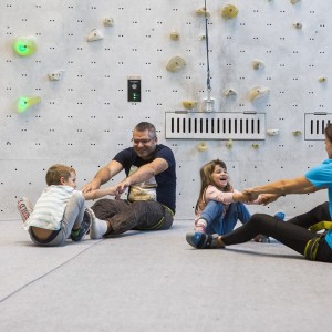 Pizza and climbing for the whole family with "Mommy, Daddy and Me at Walltopia" Pizza and climbing for the whole family with "Mommy, Daddy and Me at Walltopia"