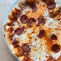 Learn the basics of climbing with three climbing lessons + pizza with "Beginner's pack at Momentum Indoor Climbing" Learn the basics of climbing with three climbing lessons + pizza with "Beginner's pack at Momentum Indoor Climbing"