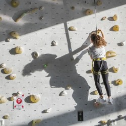 Тренировка горна осигуровка за двама начинаещи в Momentum Indoor Climbing