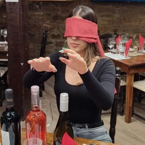 Дегустация на вино на тъмно – предизвикателство за сетивата за шестима във В. Търново Дегустация на вино на тъмно – предизвикателство за сетивата за шестима във В. Търново