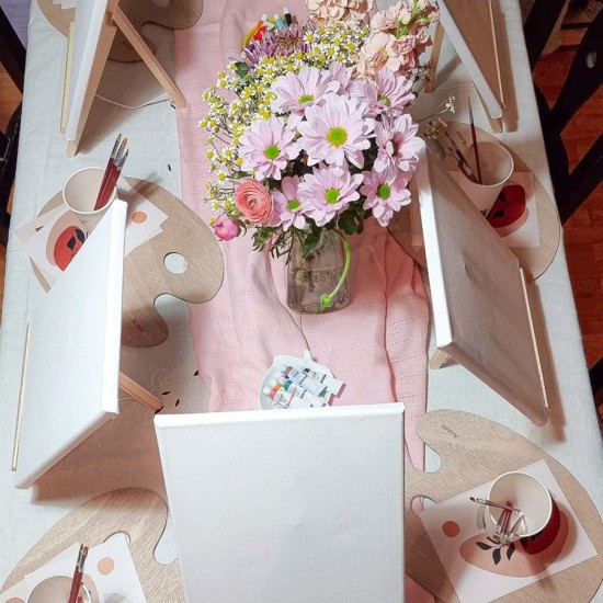 Миг изкуство с "Арт работилница за рисуване върху стъкло или платно в Пловдив" от Makaroon