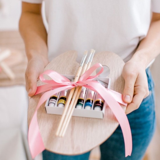 Миг изкуство с "Арт работилница за рисуване върху стъкло или платно в Пловдив" от Makaroon