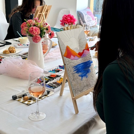 Миг изкуство с "Арт работилница за рисуване върху стъкло или платно в Пловдив" от Makaroon