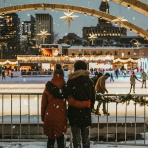 Ледена пързалка за двама с включено греяно вино или топъл шоколад Ледена пързалка за двама с включено греяно вино или топъл шоколад