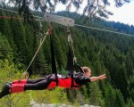 Подарете едно рязко покачване на адреналин със "Свободно спускане по въже на алпийски тролей Zipline 400 в Чепеларе" от Makaroon