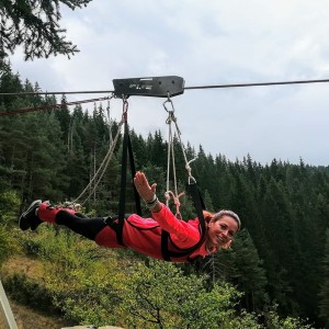Свободно спускане по въже на алпийски тролей Zipline 400 в Чепеларе Свободно спускане по въже на алпийски тролей Zipline 400 в Чепеларе