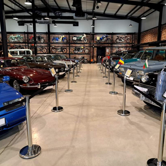 Посещение на музея на ретро автомобилите за двама в с. Капатово от Макароон