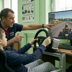 Урок по картинг на симулатор за деца - приключение за малки състезатели 