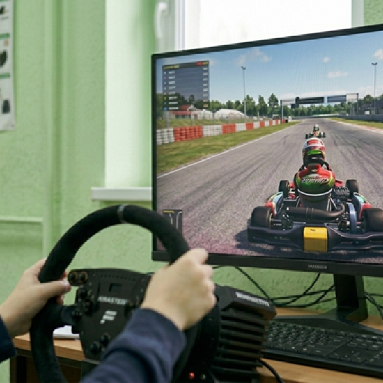 Приключение за малчугани - опознавателен Урок по картинг на симулатор от Makaroon