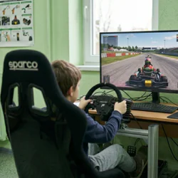 Урок по картинг на симулатор за деца - приключение за малки състезатели 