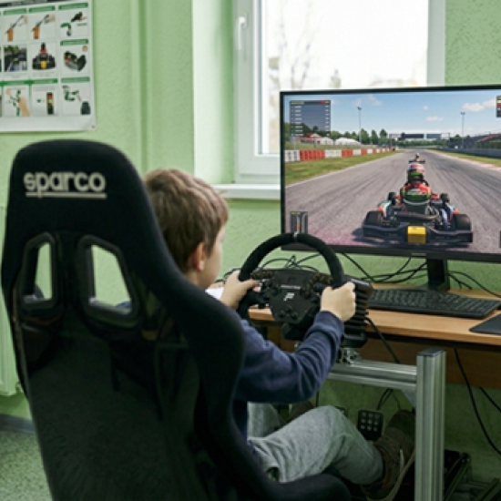 Приключение за малчугани - опознавателен Урок по картинг на симулатор от Makaroon