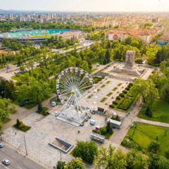 Семеен билет за 2-ма възрастни и 1 дете (4-11 г.) за най-високото виенско колело в България