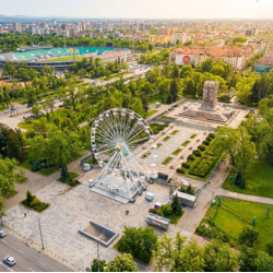 Семеен билет за 2-ма възрастни и 1 дете (4-11 г.) за най-високото виенско колело в България Семеен билет за 2-ма възрастни и 1 дете (4-11 г.) за най-високото виенско колело в България