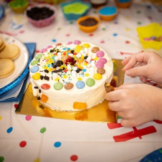 Забавление за най-малките с кулинарна работилница по избор за деца от Makaroon