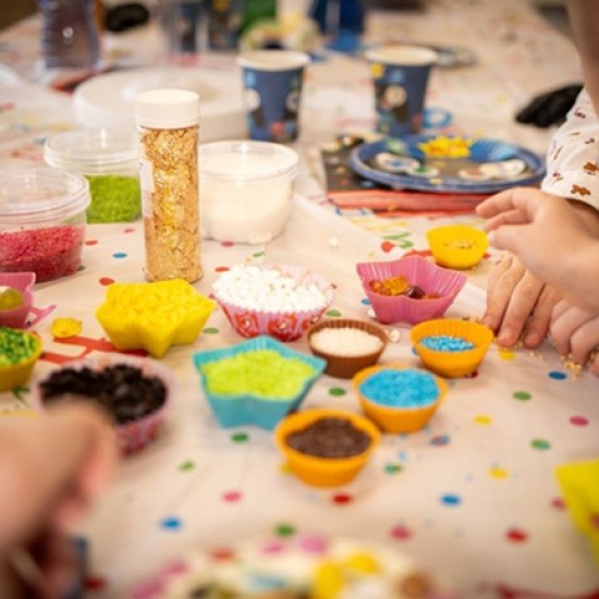 Забавление за най-малките с кулинарна работилница по избор за деца от Makaroon