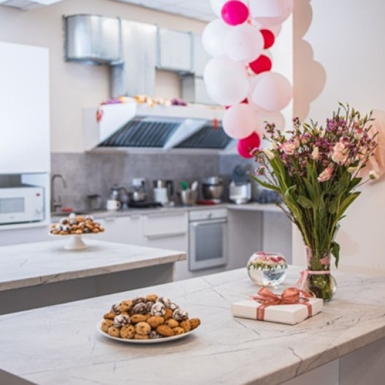 Впуснете се в кулинарно приключение с много забавление с работилница за всеки вкус от Makaroon