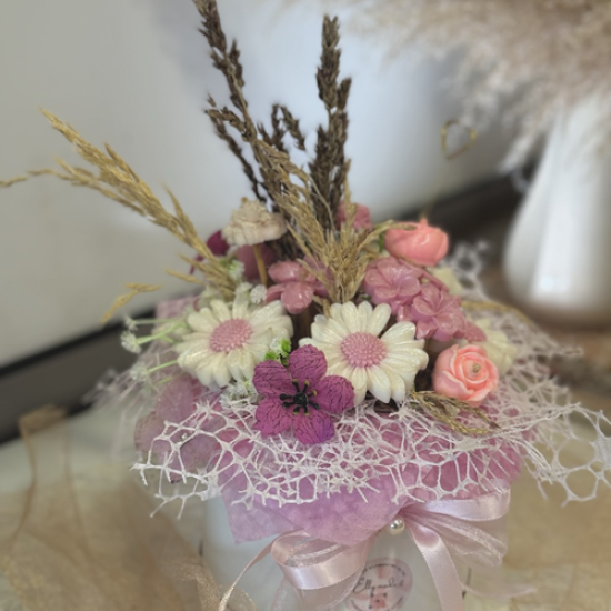 Подарете си едно творческо ароматно преживяване с восък и вино във Варна от Makaroon