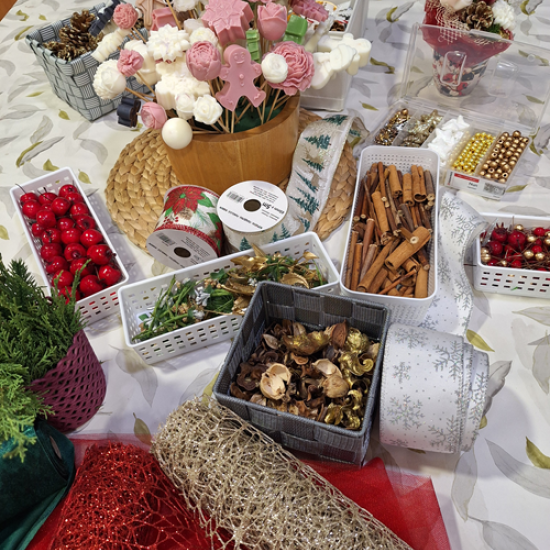 Подарете си едно творческо ароматно преживяване с восък и вино във Варна от Makaroon