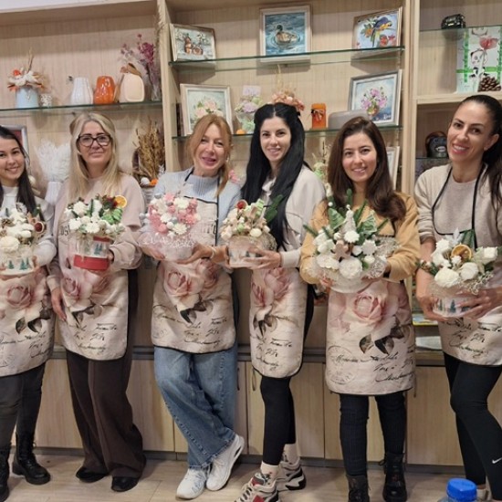 Подарете си едно творческо ароматно преживяване с восък и вино във Варна от Makaroon