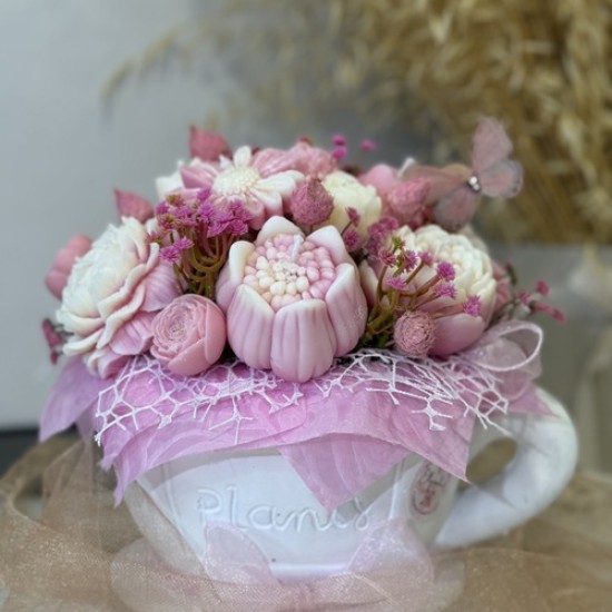 Подарете си едно творческо ароматно преживяване с восък и вино във Варна от Makaroon