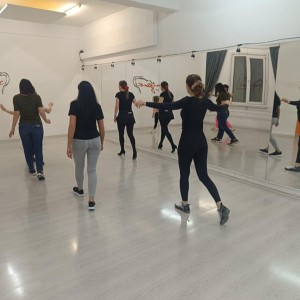 Индивидуален урок по гръцки танци за един човек Индивидуален урок по гръцки танци за един човек