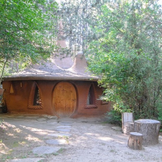 Организирайте перфектната почивка в един малък приказен Рай с 2 нощувки в Еко селище Омая от Makaroon