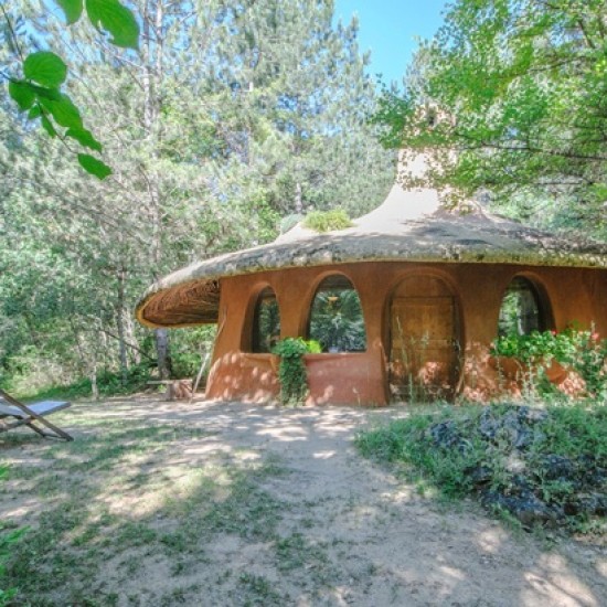 Организирайте перфектната почивка в един малък приказен Рай с 2 нощувки в Еко селище Омая от Makaroon