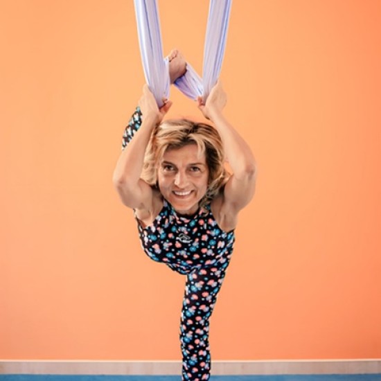 Подарете си усещане за свобода и лична сила с Индивидуална аеро йога практика край Варна от Makaroon Подарете си усещане за свобода и лична сила с Индивидуална аеро йога практика край Варна от Makaroon