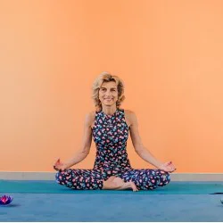 Хармония и споделеност с Релаксираща йога за двойки край Варна