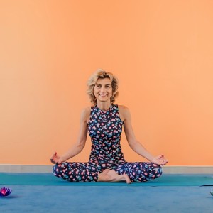 Хармония и споделеност с Релаксираща йога за двойки край Варна