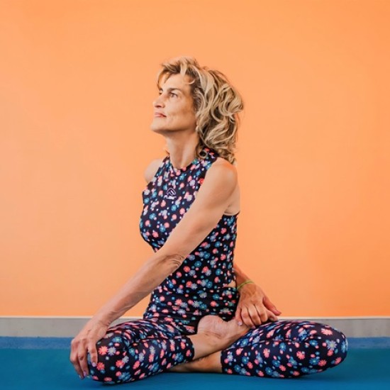 Свързване на по-дълбоко ниво с Релаксираща йога за двойки край Варна от Makaroon