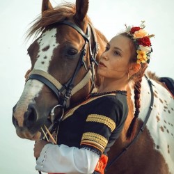 На среща с конете и природата с Конна езда на манеж в Радомир - 30 мин.