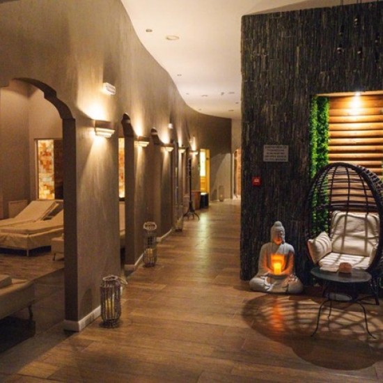 Подарете си петзвездна почивка с Нощувка делник в Термален комплекс Медите Спа Резорт и Вили от Makaroon