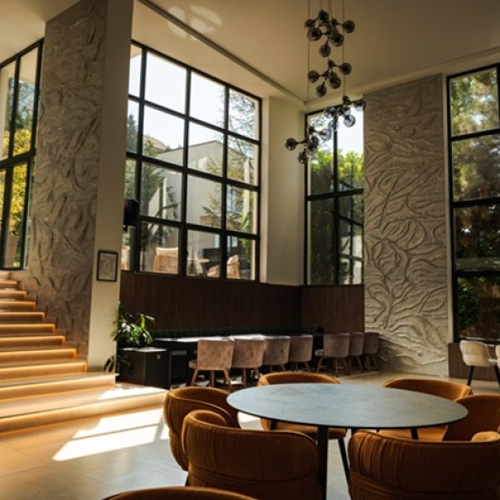 Подарете си петзвездна почивка с Нощувка делник в Термален комплекс Медите Спа Резорт и Вили от Makaroon