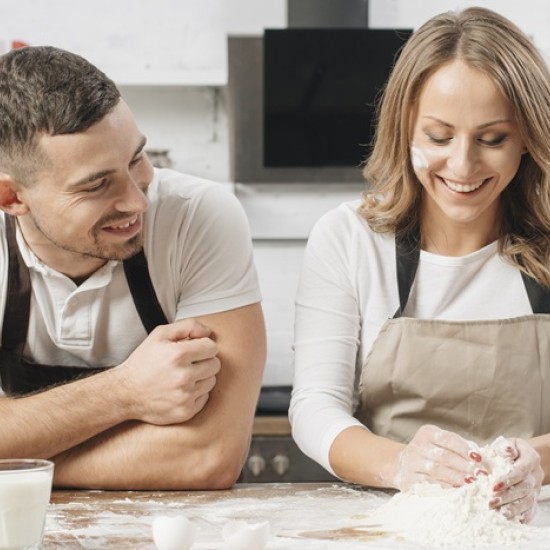 Споделено преживяване за двойки - Месетерапия за двама за по-дълбоко опознаване и близост с месене на хляб и практики от Makaroon