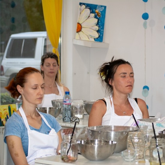 Подарете си едно дълбоко терапевтично преживяване с Месетерапия за жени с месене на хляб и ритуали за осъзнаване от Makaroon