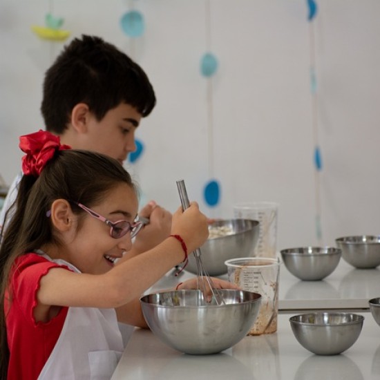 Игри, забавления и творчество с брашно с Месетерапия за деца от Makaroon