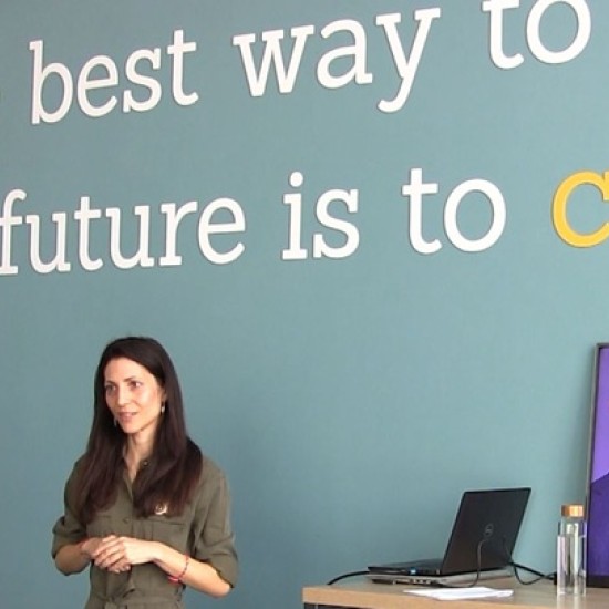 Разберете какво казва лицето Ви за Вас с Разчитане на лице във Варна от Makaroon