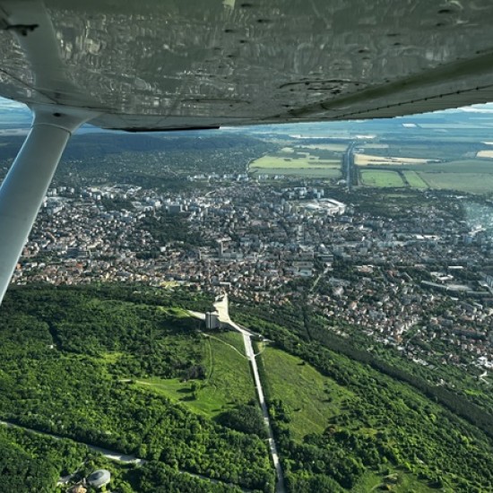 Вижте красотата на Шумен и околностите от високо с Урок по пилотиране на самолет от Makaroon