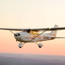 Урок по пилотиране на самолет за един човек - 20 минути полет над забележителностите на Шумен