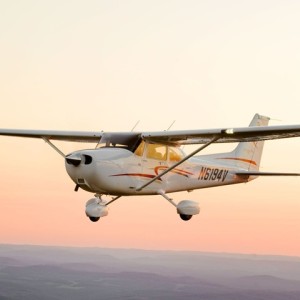 Урок по пилотиране на самолет за един човек - 20 минути полет над забележителностите на Шумен