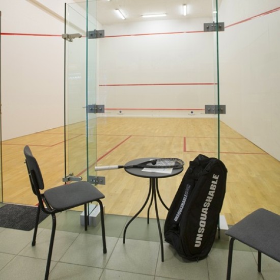 Направете нещо ново и вълнуващо с Индивидуален скуош урок в Double Yellow Squash Club от Makaroon Направете нещо ново и вълнуващо с Индивидуален скуош урок в Double Yellow Squash Club от Makaroon