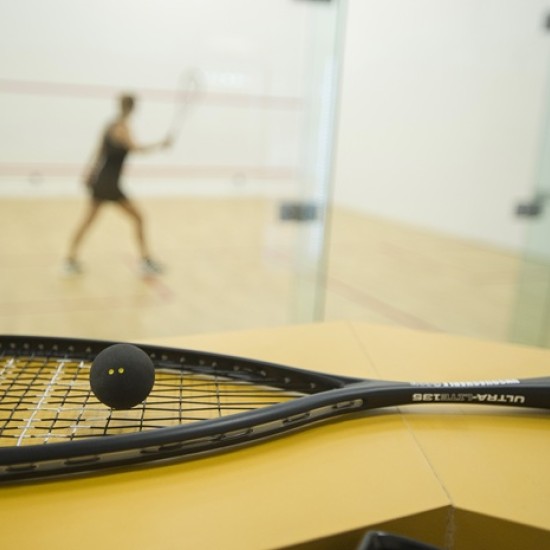 Направете нещо ново и вълнуващо с Индивидуален скуош урок в Double Yellow Squash Club от Makaroon Направете нещо ново и вълнуващо с Индивидуален скуош урок в Double Yellow Squash Club от Makaroon