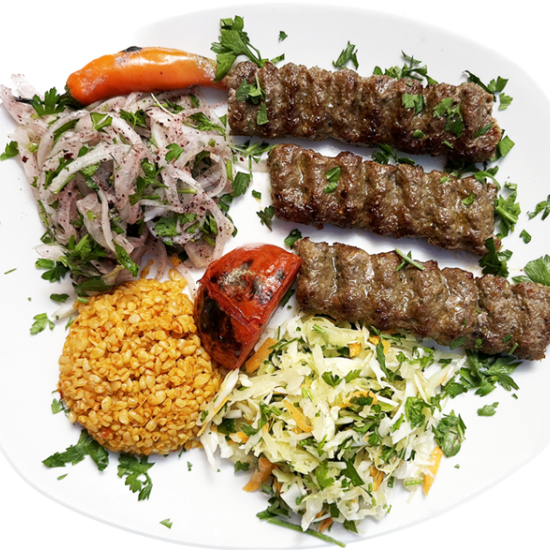 Опознайте вкуса на Турция с богата семейна вечеря с 3-степенно меню по избор в Турски ресторант При майстор Ибо от Makaroon Опознайте вкуса на Турция с богата семейна вечеря с 3-степенно меню по избор в Турски ресторант При майстор Ибо от Makaroon